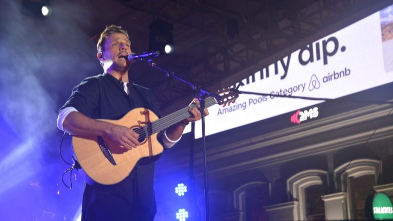 Nikos Vertis wows the crowd at Melbourne’s Antipodes Festival