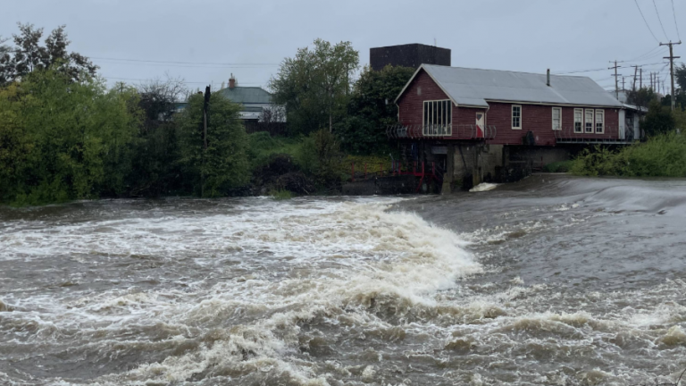 Thousands ordered to evacuate as more flooding expected for Victoria, NSW and Tasmania