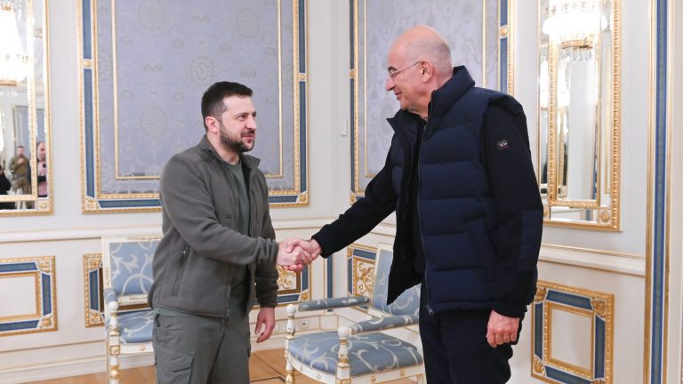 Greek Foreign Minister reiterates solidarity with Ukraine in meeting with President Zelenskyy