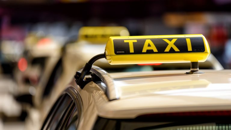 Bill introduced to deliver $905 million to taxi licence holders