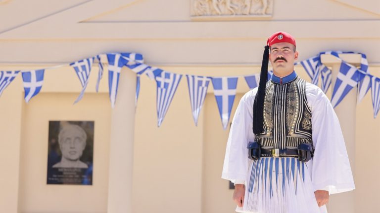 Evzones welcomed to Western Australia for the first time