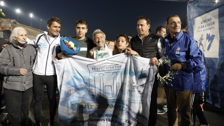 91-year-old Stelios Prassas becomes oldest athlete to finish the 39th Athens Marathon