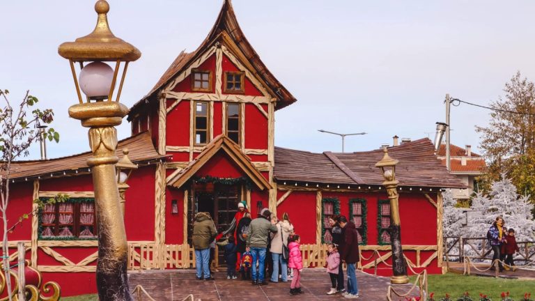 Greek city of Trikala celebrates Christmas with hi-tech market