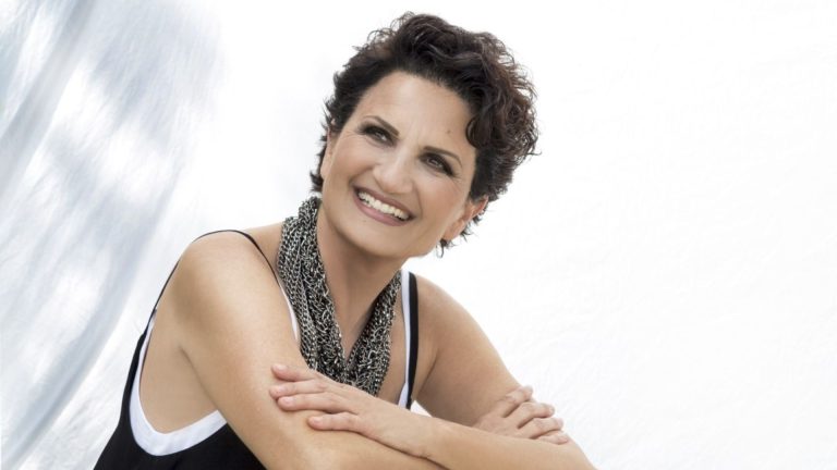 Alkistis Protopsaltis will perform live at Greek Festivals in Melbourne and Sydney