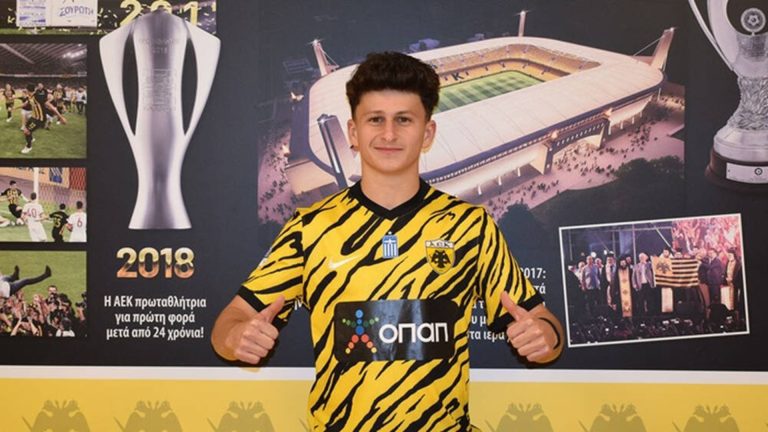 Greek Australian James Paneras signs with Greek football club