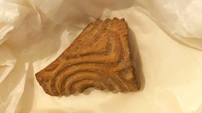Unique Bronze Age clay seal returned to Greece after 100 years