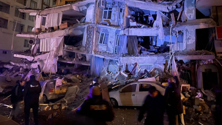 Turkey shaken by 7.8 magnitude earthquake