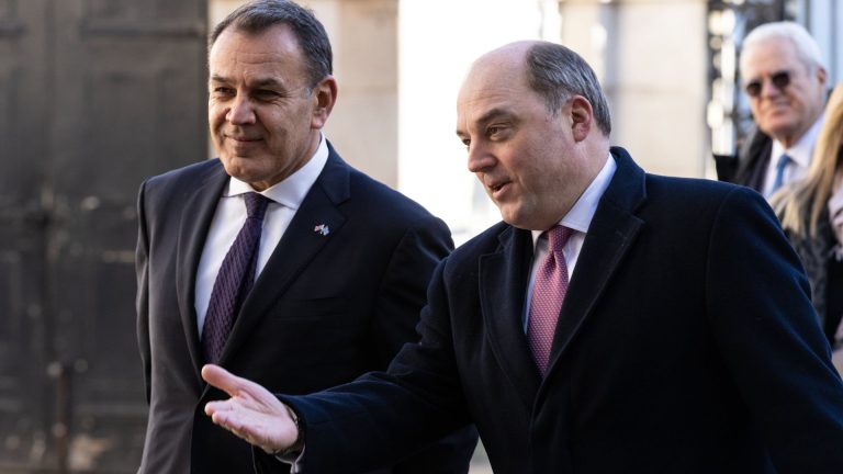Greece and the UK sign deal to strengthen defence partnership