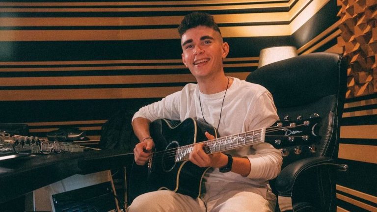 16-year-old Victor Vernicos to represent Greece at Eurovision