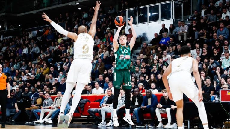 Panathinaikos defeat France ahead of derby with Olympiacos