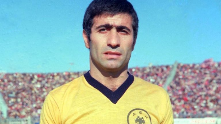 Tributes flow for legendary AEK Athens footballer Mimis Papaioannou