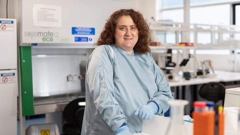 Professor Vasso Apostolopoulos receives prestigious ‘Greek Women of the World’ award