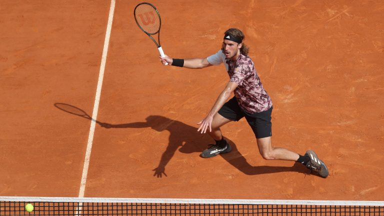 Defending champion Stefanos Tsitsipas reaches third round at Monte Carlo