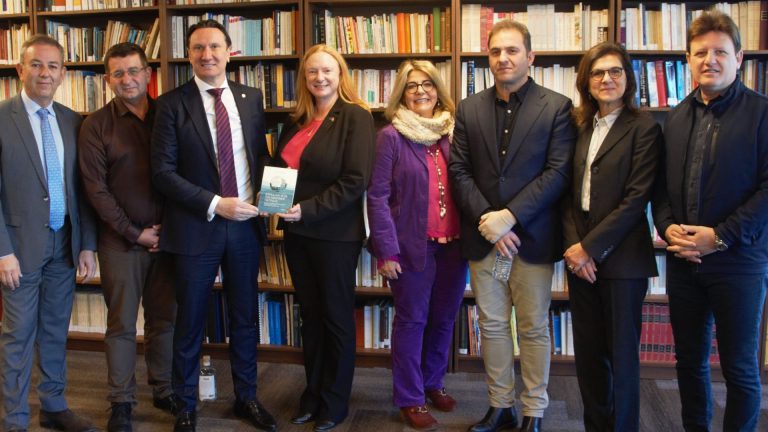 Australia’s new Ambassador to Greece visits Melbourne’s Greek Centre