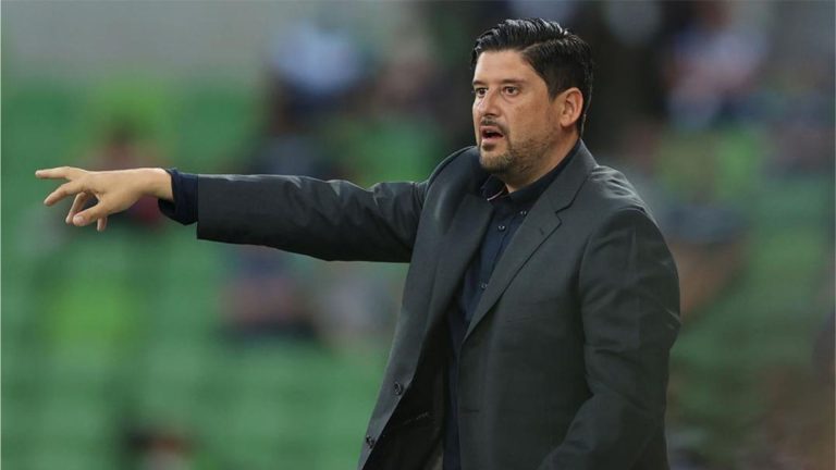 Arthur Papas resigns as head coach of Newcastle Jets