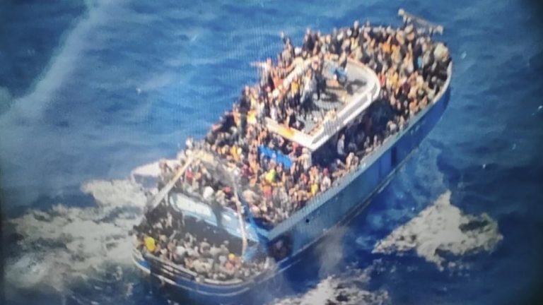 Migrant shipwreck death toll rises as Greek coastguard denies media claims