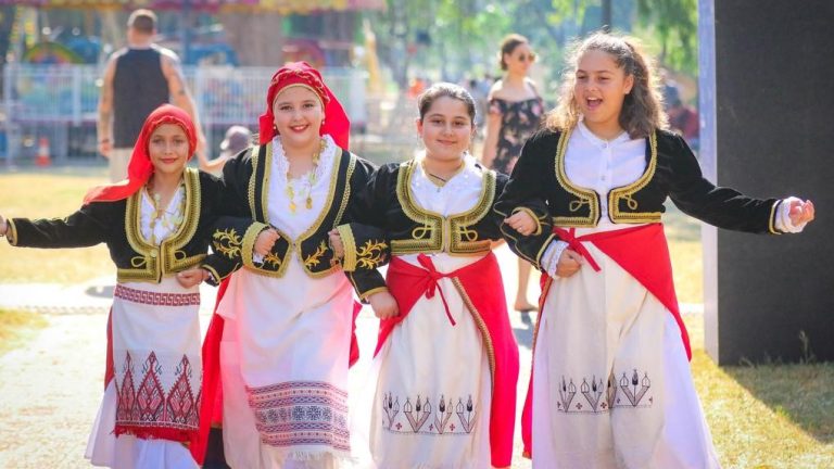 Darwin GleNTi 2023 impresses with food, music and traditional Greek dances