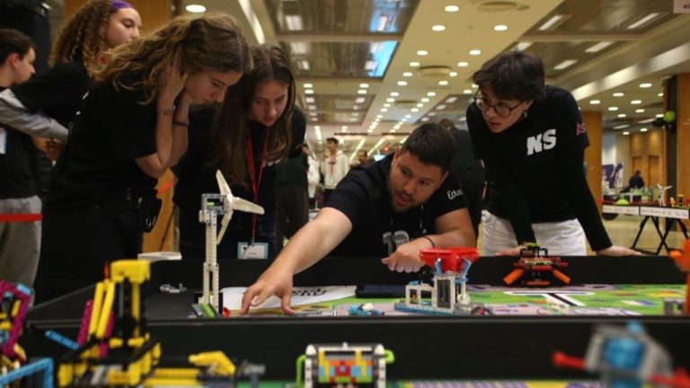 Sydney’s Laconians help Spartan robotics team achieve championship dream