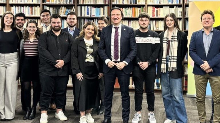 Greek Community of Melbourne and NUGAS to form subcommittee on youth matters