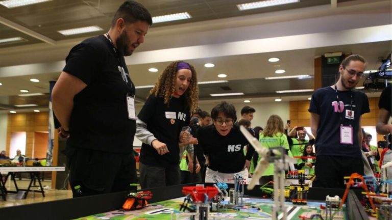 Meet the student robotics team from Sparta at a Sydney taverna night