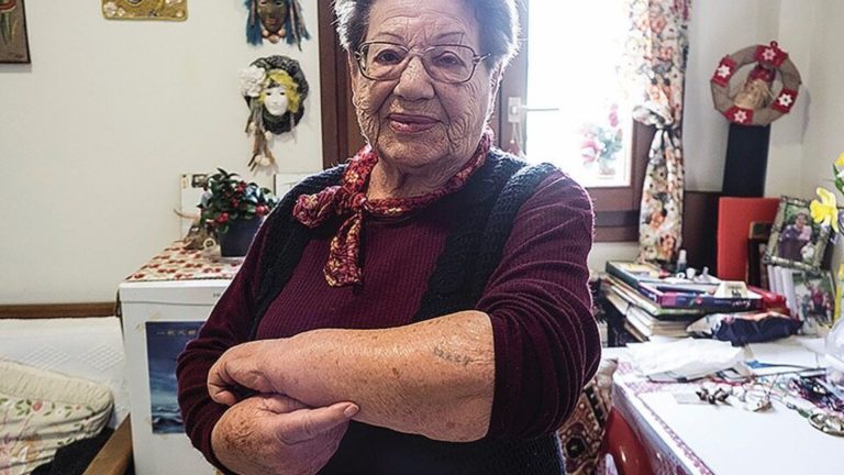 One of the last Greek survivors of Auschwitz dies aged 98