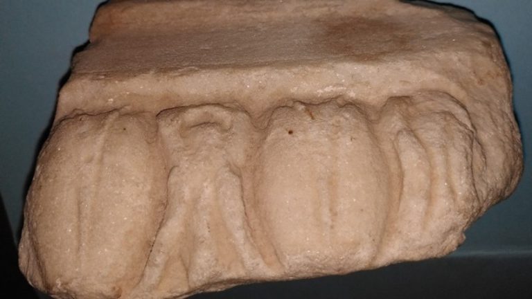 French woman returns Acropolis ancient marble fragment to Greece