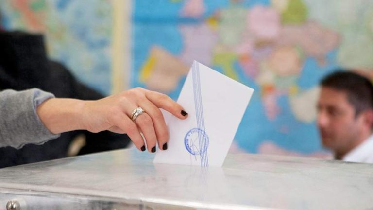 Bill lifting restrictions for Greeks voting from abroad passed