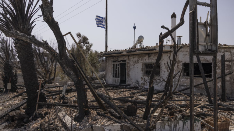 Tourists return to Rhodes as Greek officials count the cost of deadly fires
