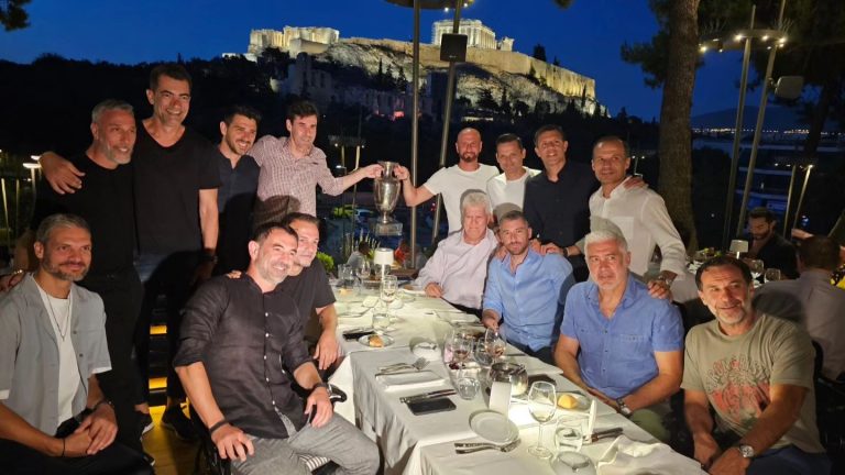 Greek legends of Euro 2004 reunite under the Acropolis