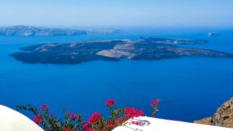 Study on Santorini volcano uncovers first signs of life on earth