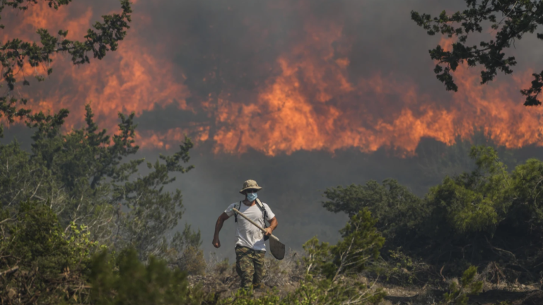 Two dead in Magnesia as wildfires erupt in central Greece