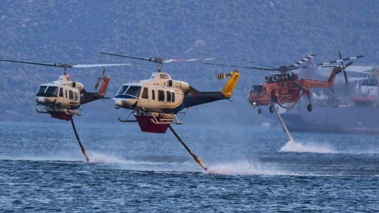Australian helicopters join fight against wildfires in Greece