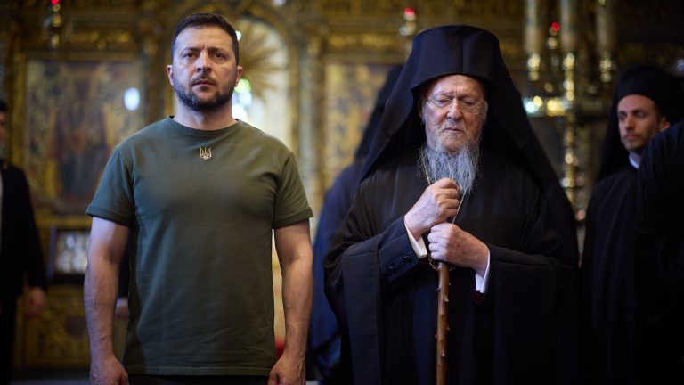 Ukrainian President meets with Ecumenical Patriarch Bartholomew in Istanbul