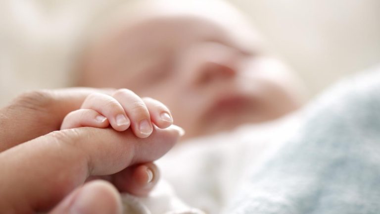 Australian couples unite with their babies following Crete surrogacy scandal