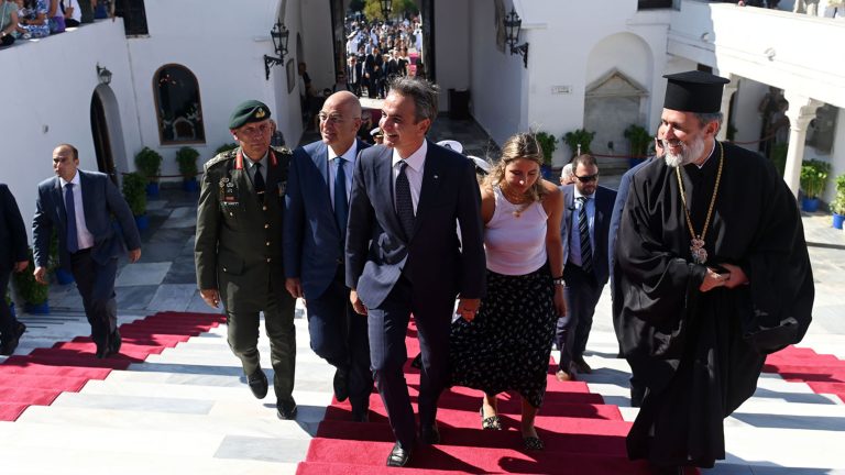 Kyriakos Mitsotakis attends Dormition ceremonies on Tinos