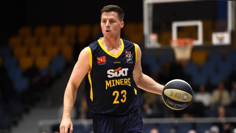 Greek Australian Nicolas Pozoglou joins basketball team in Greece