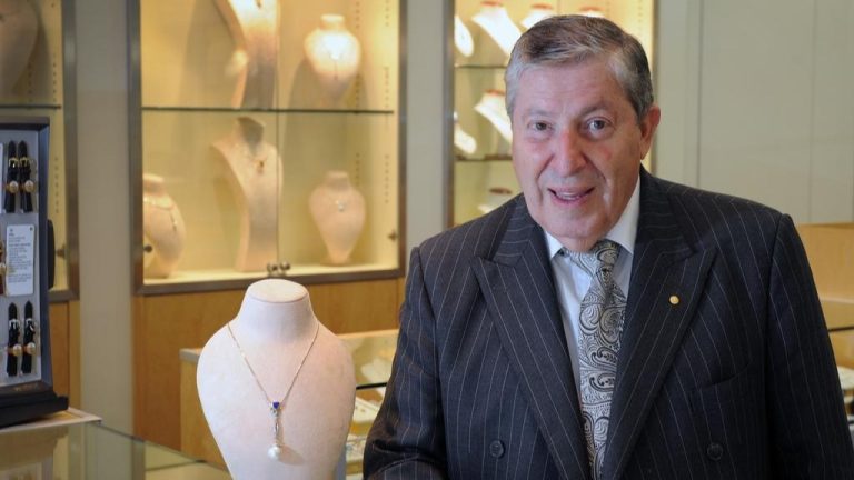 Sydney jeweller and businessman Paul Dracakis dies