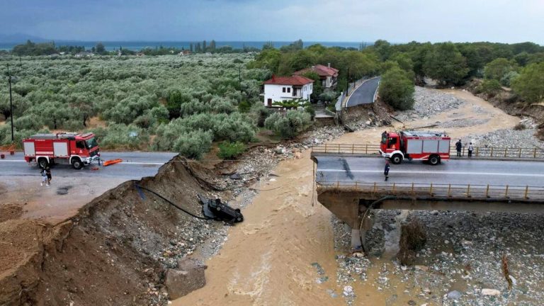 Greek and foreign tourists evacuated by sea from Crete village