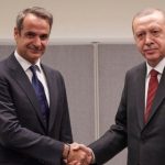 Greece’s Prime Minister Kyriakos Mitsotakis (L) and Turkey’s President Recep Tayyip Erdogan (R).