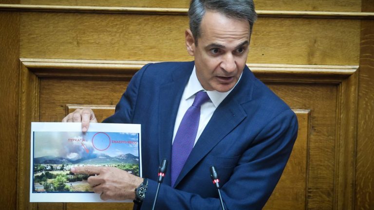 Mitsotakis declares higher fines and prison sentences for arsonists