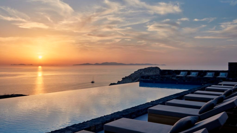 Owner of Santorini resort wins ‘Hotelier of the Year’ award for 2023