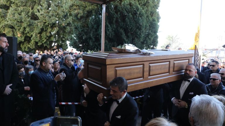 Legendary Greek singer Vasilis Karras laid to rest in Kavala