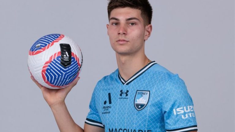 17-year-old Nathan Amanatidis makes A-League debut for Sydney FC