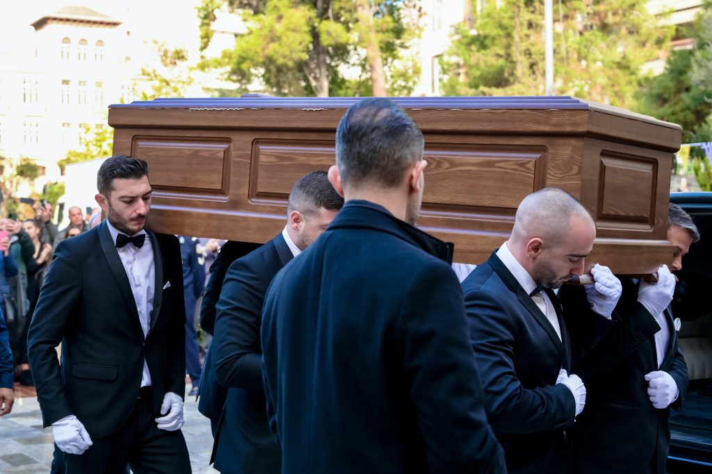 Vasilis Karras, who passed away at 70 after a long battle with cancer, was given his last goodbye at the Church of God Sophia in Thessaloniki. Photo by KONSTANTINOS TSAKITZIS EUROKINISSI. 2