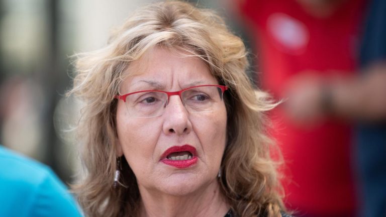 Waverley Mayor Paula Masselos demands compensation for beach Christmas party bill