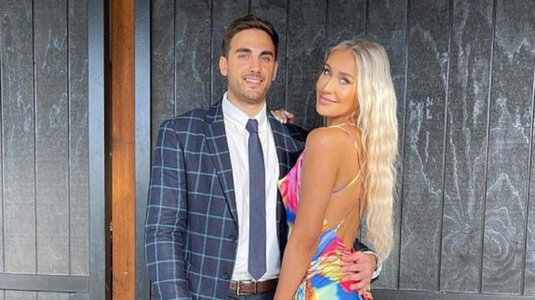 White Fox Boutique owners slammed for delivery delays ahead of Christmas