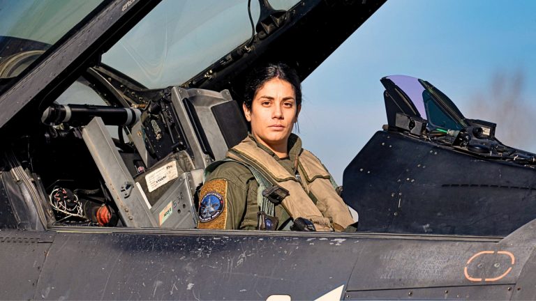 Chrysanthi Nikolopoulou becomes first Greek female F16 pilot