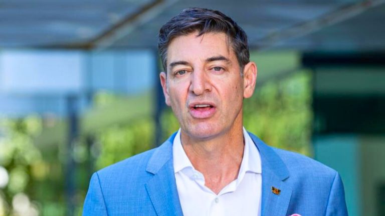 Basil Zempilas hits back at Crown Perth boss for claim against city