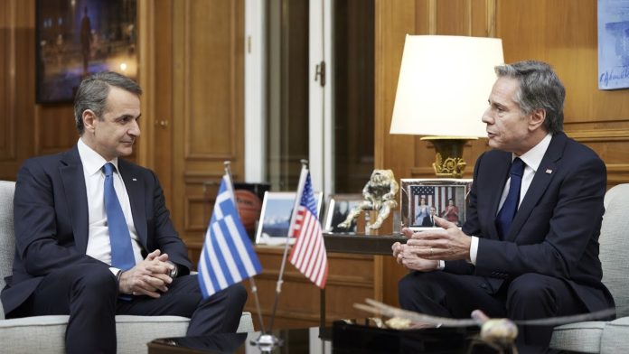 Prime Minister Kyriakos Mitsotakis welcomed United States Secretary of State Antony Blinken, at Maximos Mansion. Photo primeminister.gr.