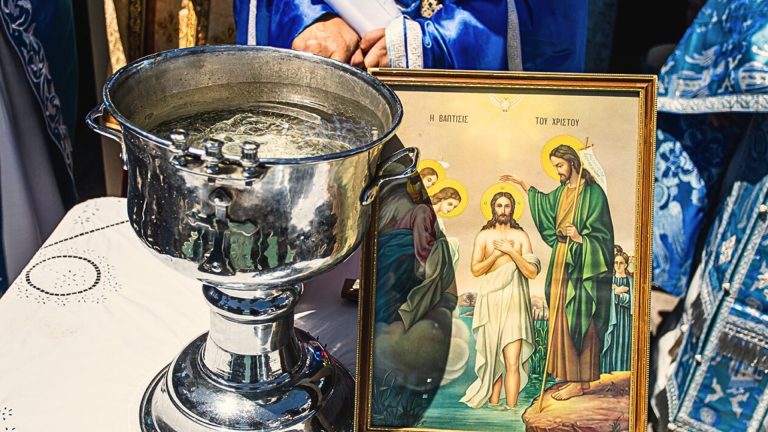 Theofania and its outworld capture in Christian art